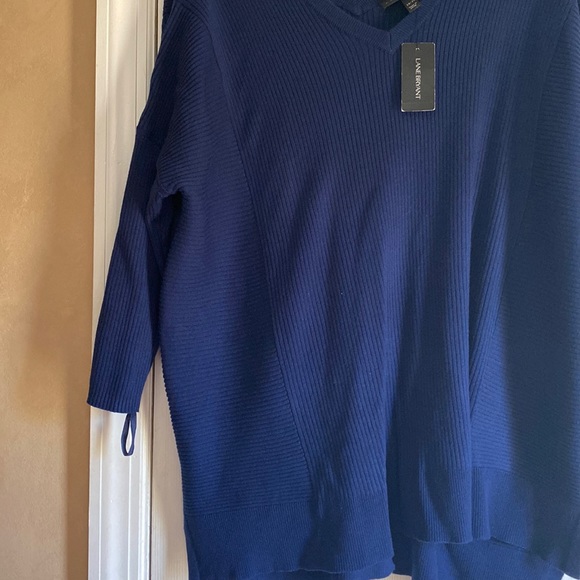 NWT Lane Bryant navy V-neck top size 18/20 - Picture 3 of 4